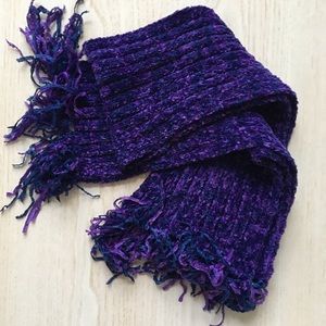 Vibrant purple woman’s scarf 🧣